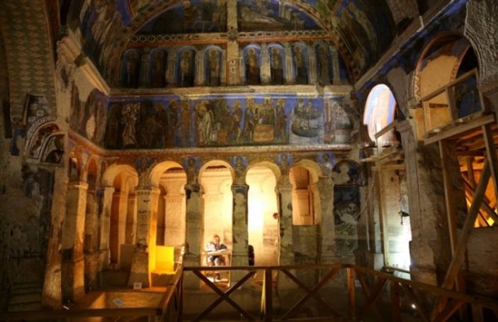 Bin yıllık freskler aslına uygun olarak restore ediliyor