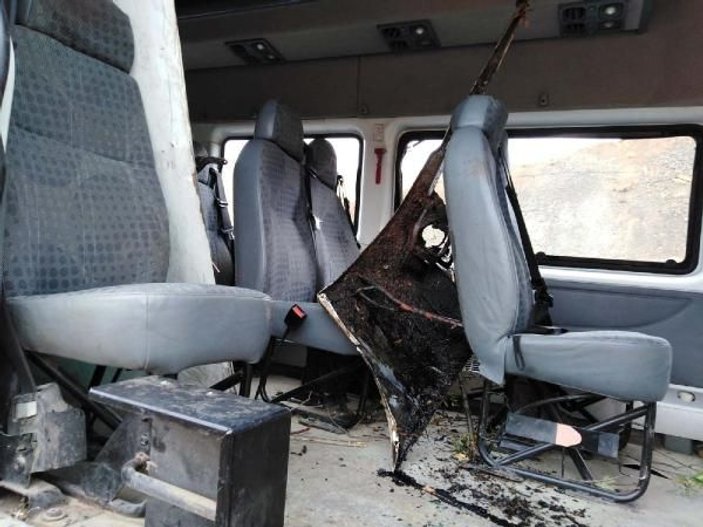 Elazığ'da kaçak göçmenleri taşıyan minibüs devrildi: 26 yaralı