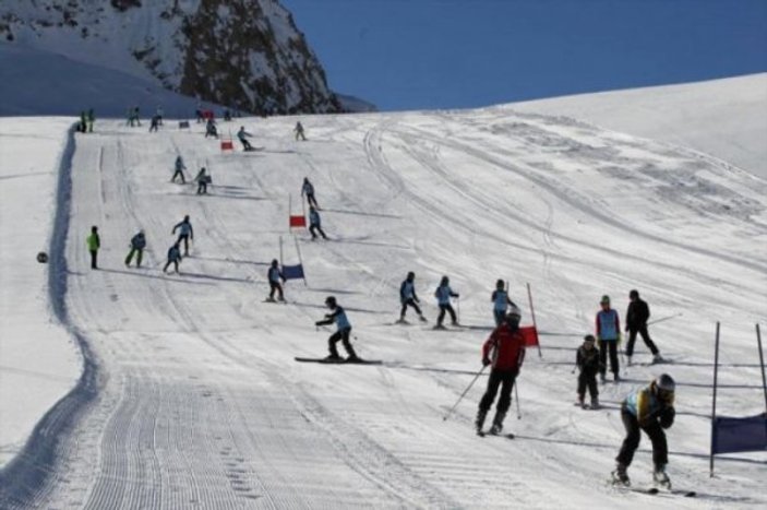 Hakkari'deki kayak merkezi büyütülüyor