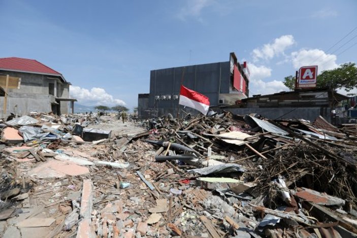 Endonezya'da depremin bilançosu artıyor: 2 bin 245 ölü