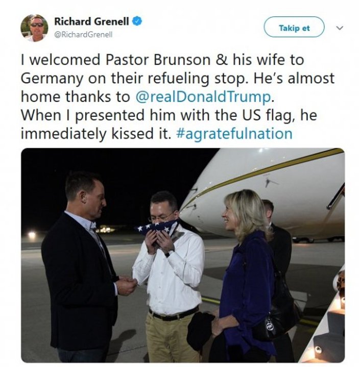 Brunson'a Almanya'da bayrak öptürdüler