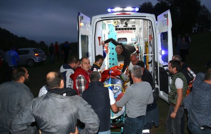 Sakarya'da arazi aracı yoldan çıktı: 3 kişi yaralandı