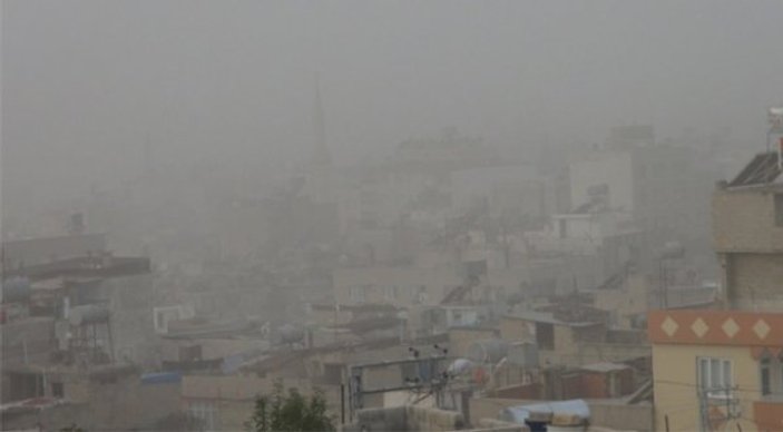 Suriye'den gelen toz bulutu film sahnelerini aratmadı