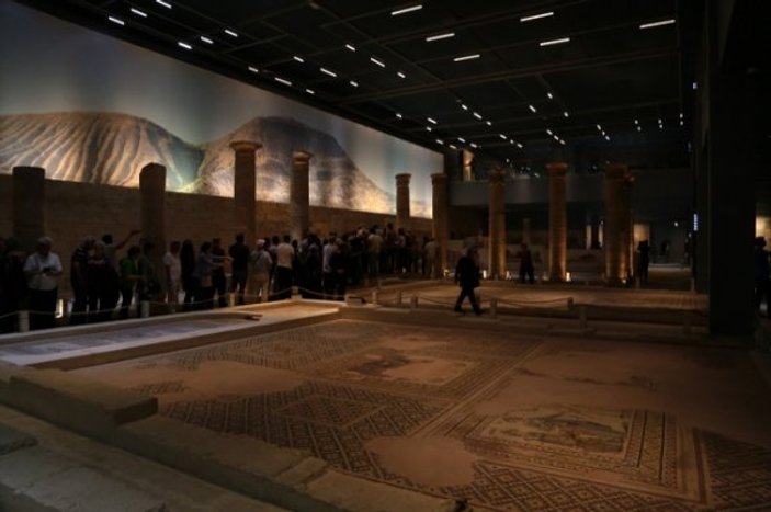 Tarihe tanıklık eden müzeler ziyaretçilerini ağırlıyor