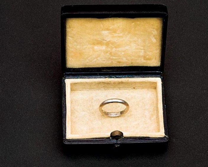 Atatürk’ün Latife Hanım’a taktığı nikah yüzüğü