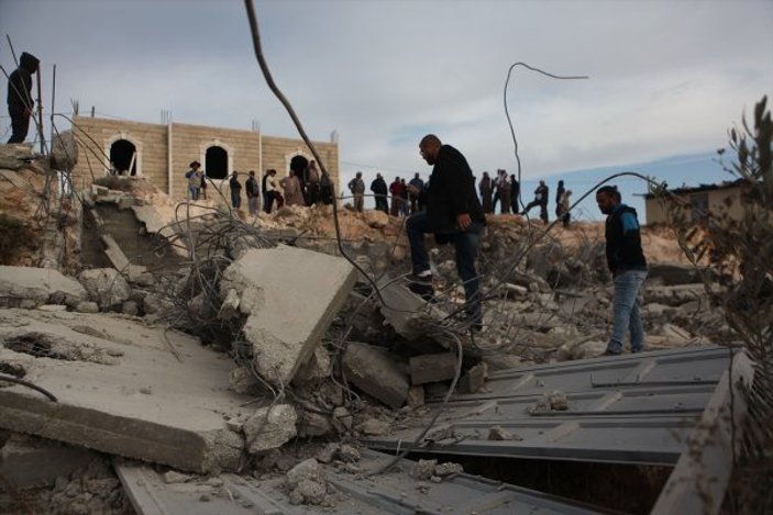İsrail Batı Şeria'da bir Filistinlinin evini yıktı