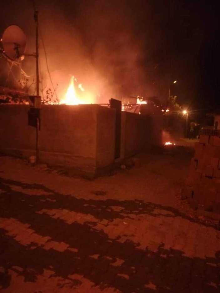 Manisa’da yangın: 2 yaralı
