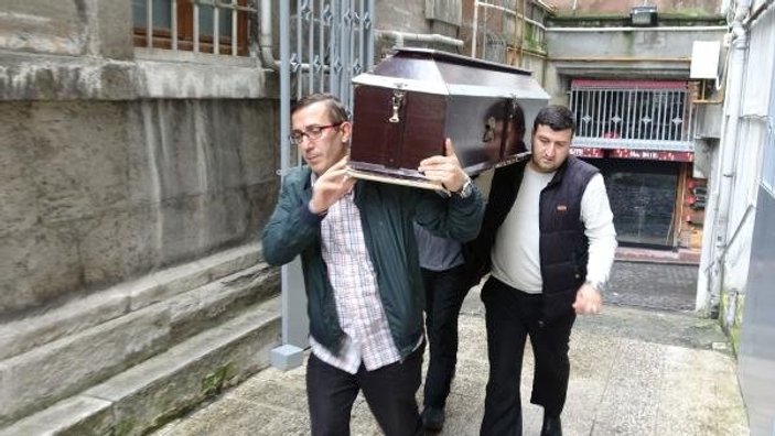 Ara Güler'in cenazesi kiliseye getirildi