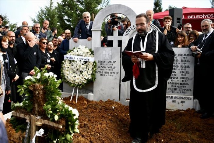 Ara Güler'in cenazesinde alkış tutanlara papazdan uyarı