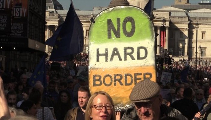 Londra'da yüz binlerce Brexit karşıtı yürüdü
