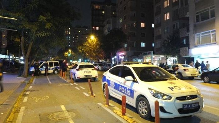 Kadıköy'de bir kişi önüne geleni bıçakladı: 10 yaralı