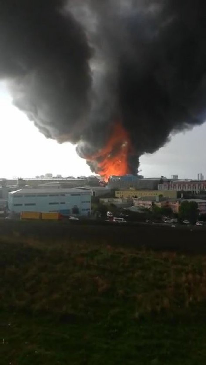 Esenyurt'ta 3 fabrikada yangın çıktı