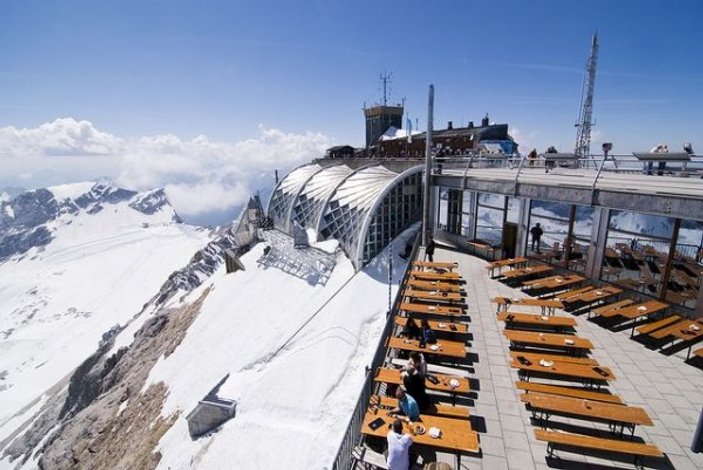 Snowboardlar Almanya'nın zirvesinde kayacak: Zugspitze