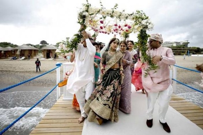Antalya'da 4 gün 4 gecelik Hint düğünü