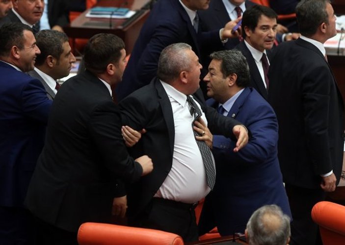 CHP, Meclis'teki kavgalara sert karşılık verecek