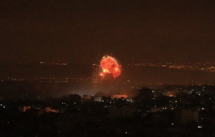 İsrail uçakları Gazze'yi bombaladı