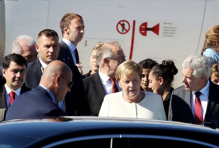 Merkel, Suriye zirvesi için İstanbul'da