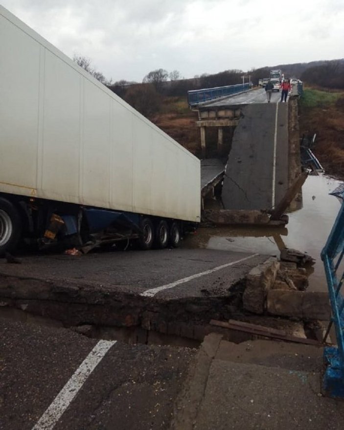 Rusya’da köprü çöktü: 1’i çocuk 2 kişi öldü
