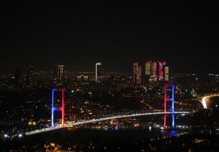 15 Temmuz Şehitler Köprüsü'nde dört ülkenin bayrağı