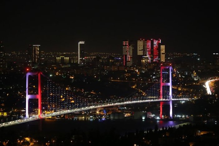 15 Temmuz Şehitler Köprüsü'nde dört ülkenin bayrağı