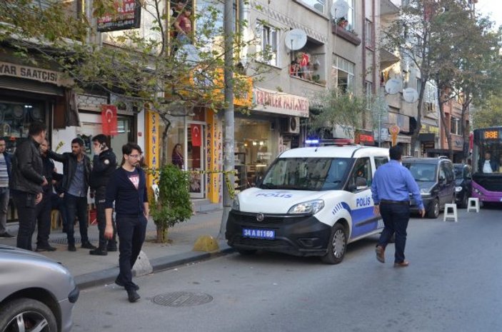 Polis memuru bacağından bıçaklandı