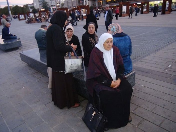 Suriyeli kadınlar Filistinli kadınları soydu