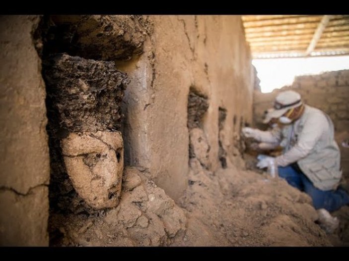 Peru'da ürkütücü maskelerle dolu gizemli oda bulundu