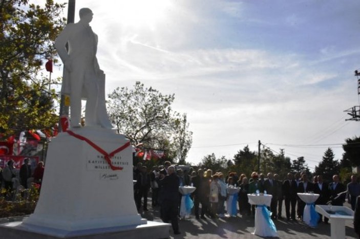 CHP'li belediyeden her mahalleye bir Atatürk anıtı