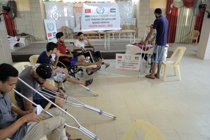 Gazzeli yaralılara maddi yardım