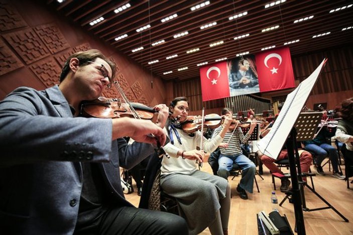 Troya yabancı besteci tarafından yazılan ilk Türkçe opera