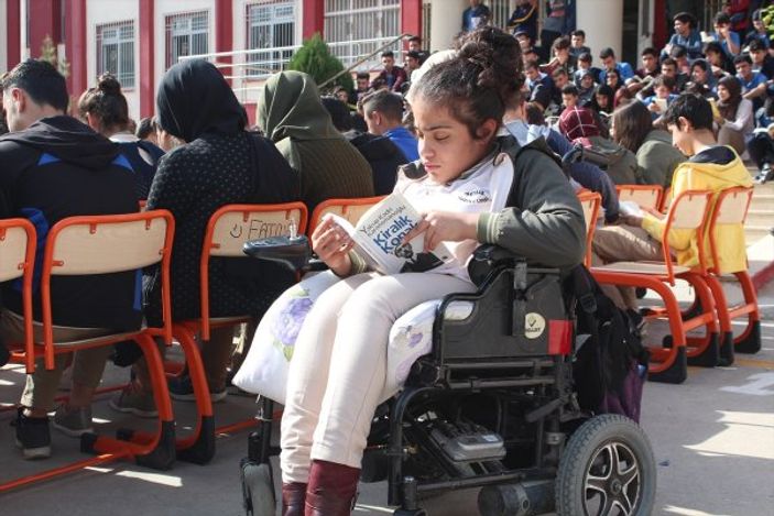 1200 kişi aynı anda kitap okudu