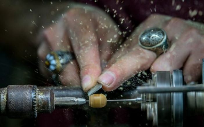 Sedef kakma, telkari, oymacılık tek bir tespih tanesinde