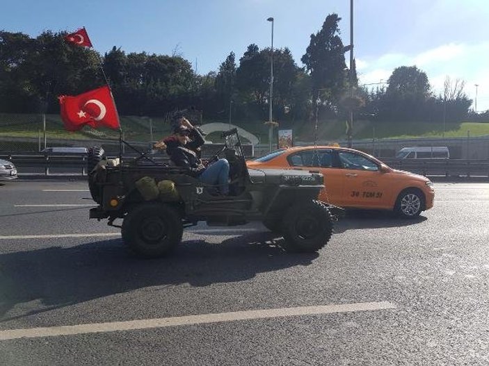 İstanbul trafiğinde uçaksavar taşıyan cip