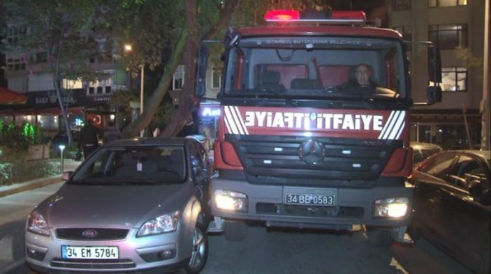 Kadıköy'deki 14 katlı bir apartmanda yangın