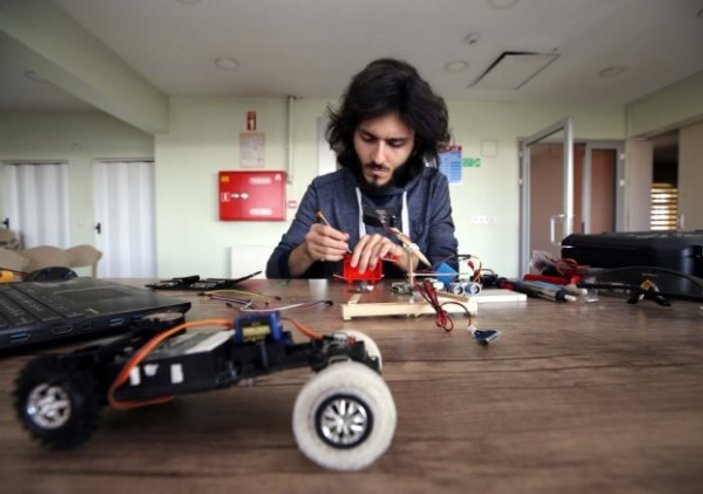 Üniversite öğrencisinin robotaksi başarısı