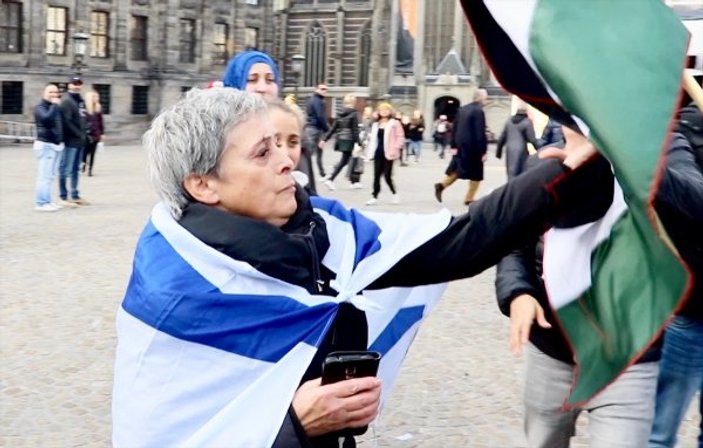 İsrailli kadın Hollanda'daki İsrail protestosunu bastı