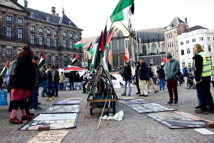 İsrailli kadın Hollanda'daki İsrail protestosunu bastı