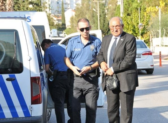 Antalya'da otobüs şoförü gaziyi zorla otobüsten indirdi