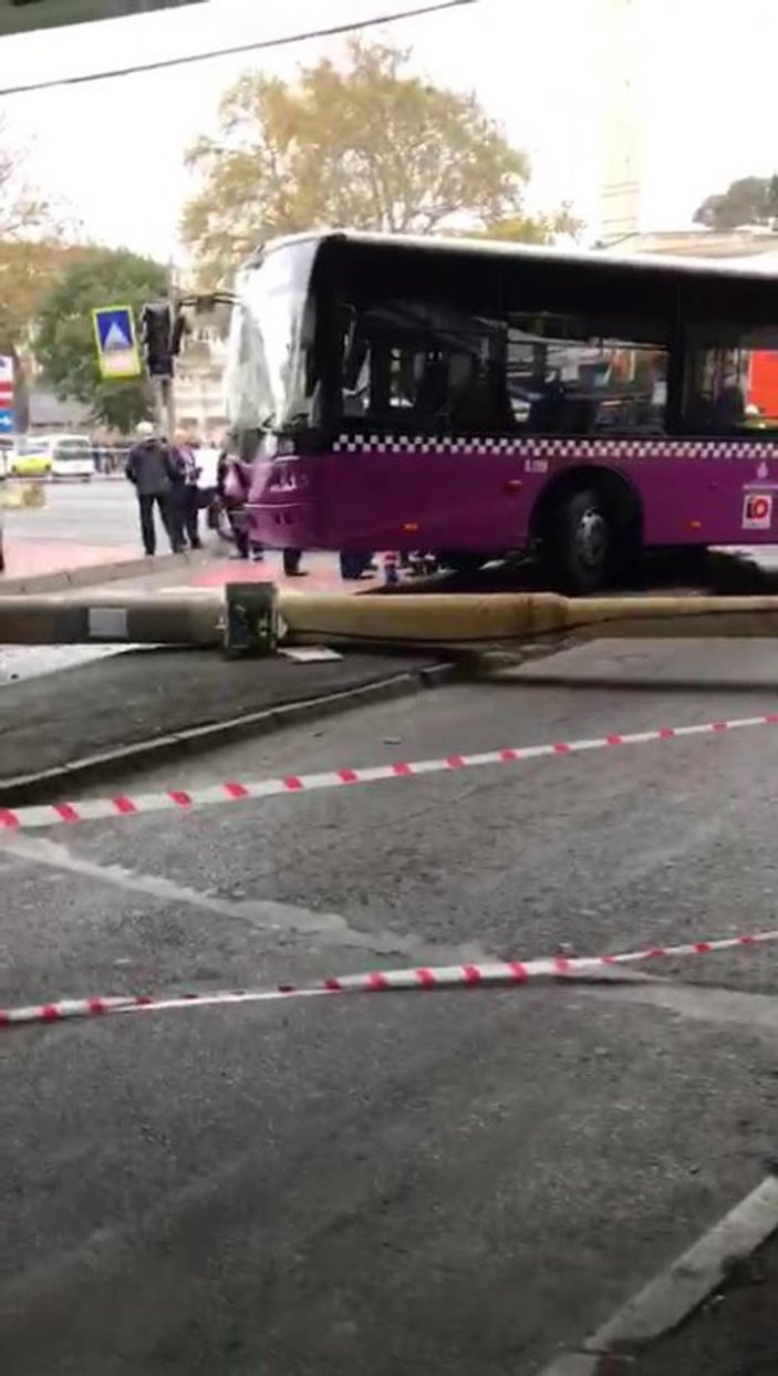 Aksaray'da otobüs, tramvay seferlerini durdurdu