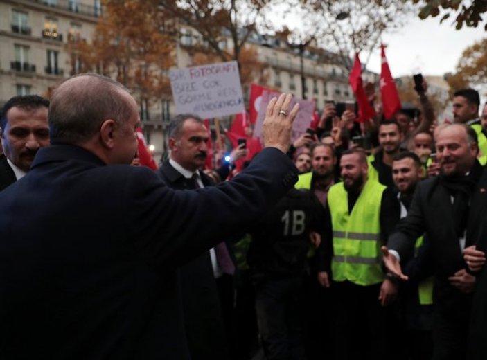 Başkan Erdoğan'a Paris'te coşkulu karşılama