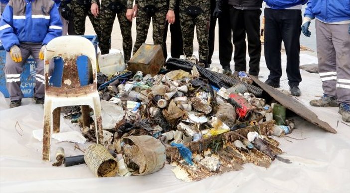 Bodrum'da deniz temizliği: Küvet de çıktı televizyon da