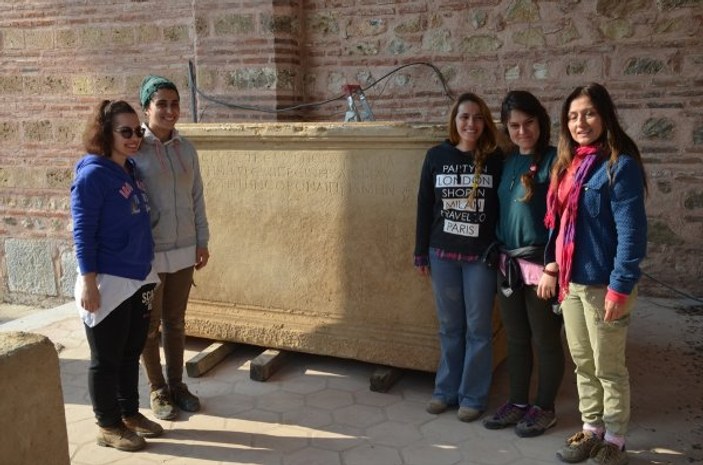İznik'te bulunan lahit müzeye taşındı