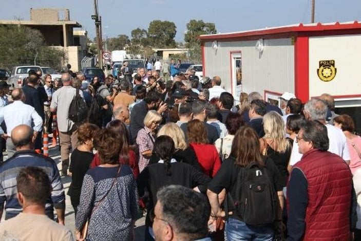 Kıbrıs'taki Derinya ve Aplıç sınır kapıları açıldı