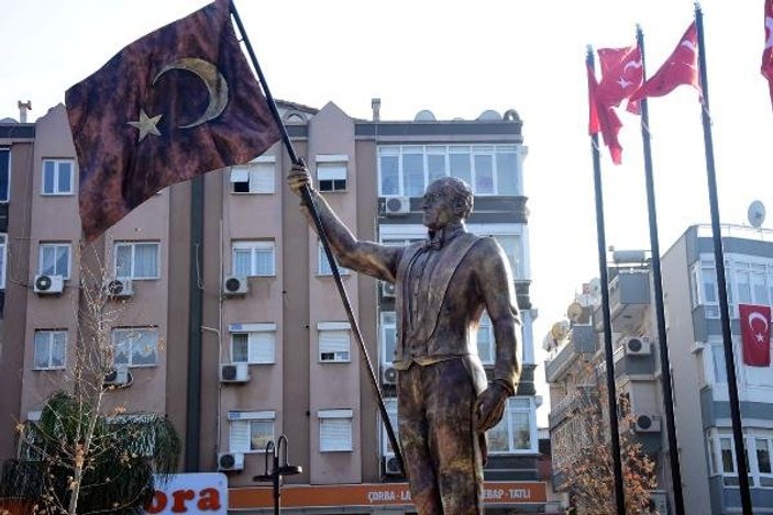 Atatürk'e benzemeyen heykel yeniden tasarlanacak