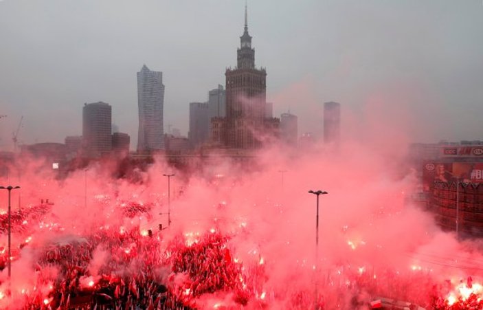 Polonya'da Neonaziler bağımsızlık gününü kutladı