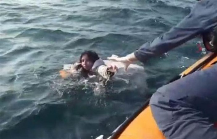 Göçmen teknesi battı: 5 kayıp