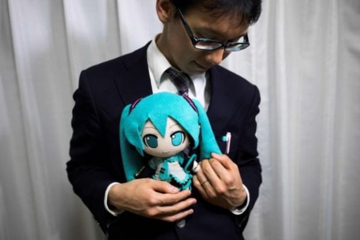Tokyo'da bir adam hologramla evlendi