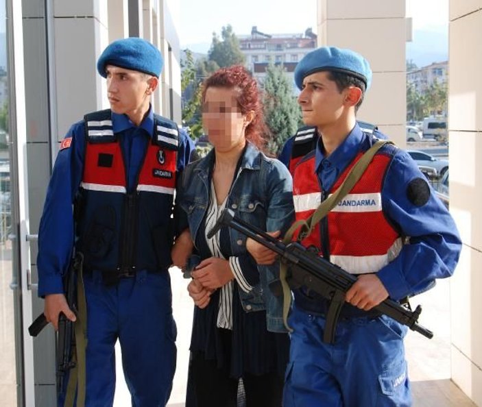 PKK'lı kadın jandarmayı görünce otobüste intihara kalkıştı