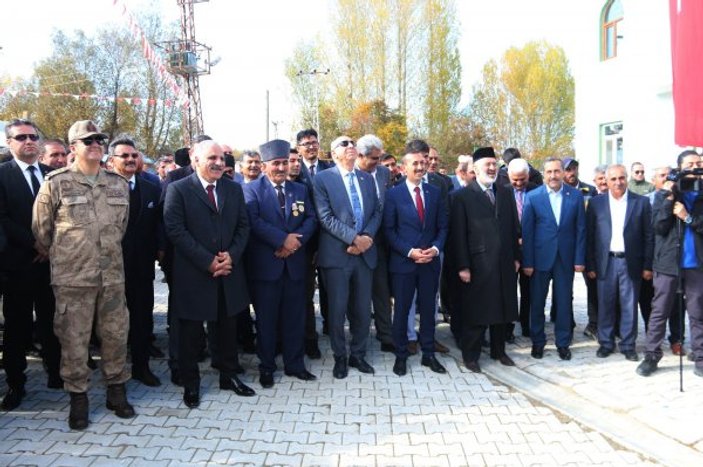 Muhtarın protokol konuşması izleyenleri güldürdü