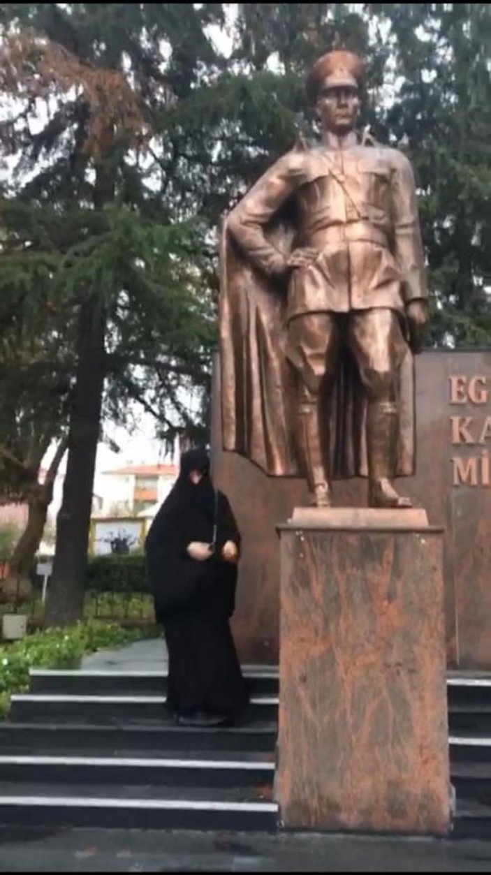 Atatürk büstüne saldıran kadın serbest bırakıldı